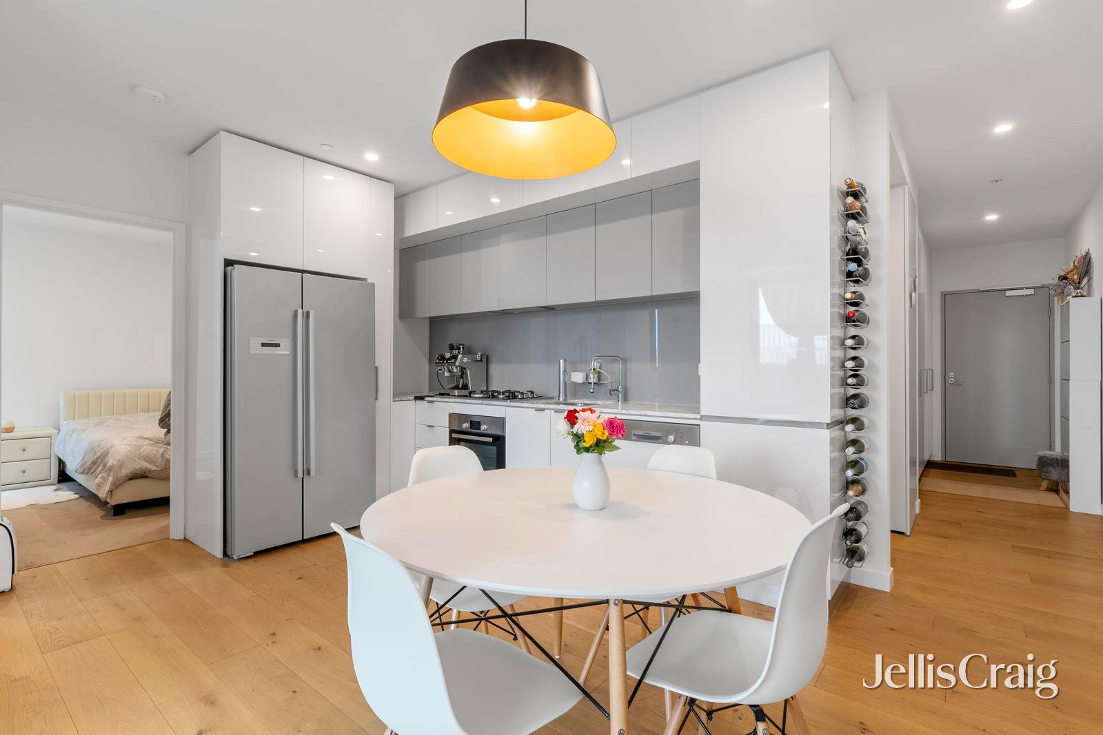 G11/5 Sovereign Point Court, Doncaster image 2