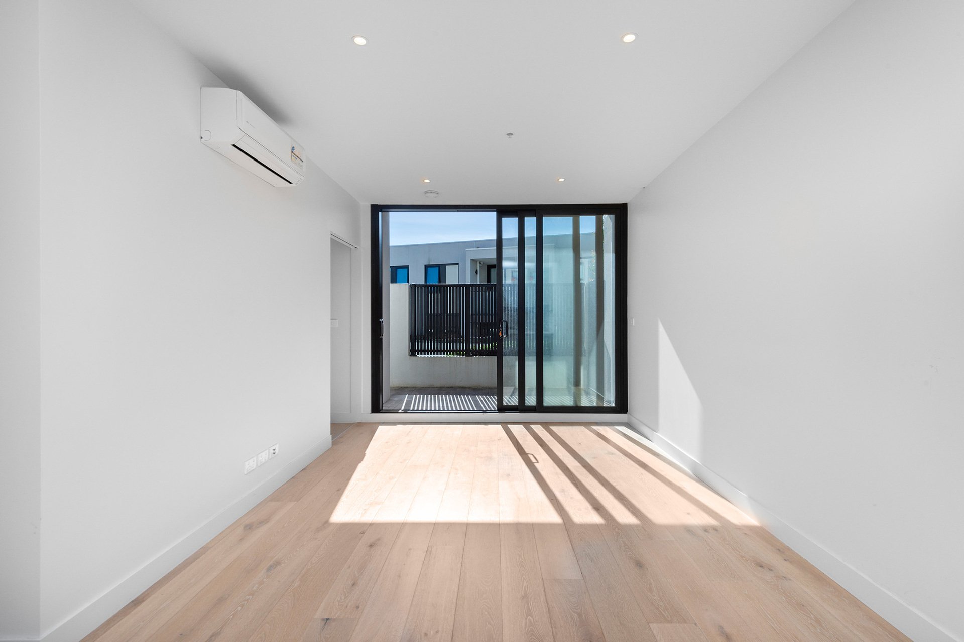 G19/692 Whitehorse Road, Mont Albert image 2