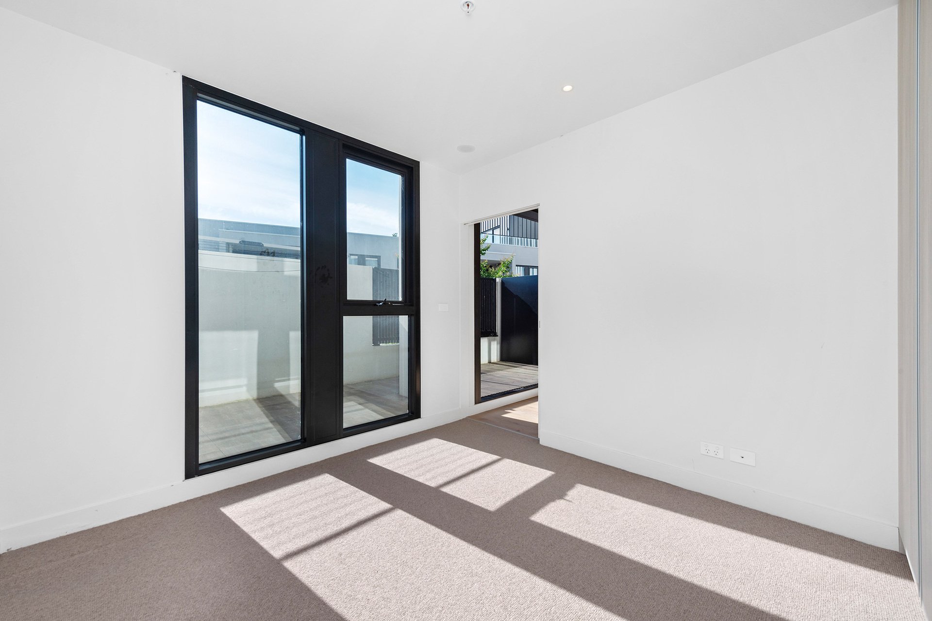 G19/692 Whitehorse Road, Mont Albert image 5