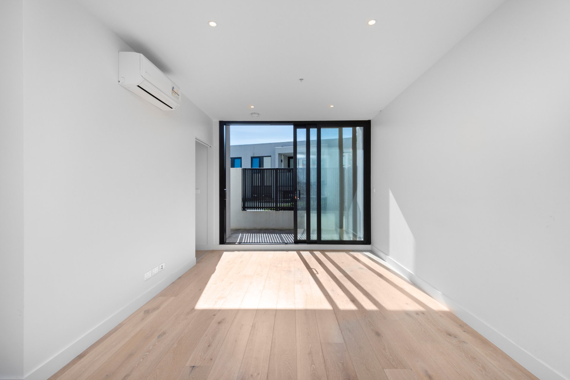 G19/692 Whitehorse Road, Mont&nbsp;Albert image 2