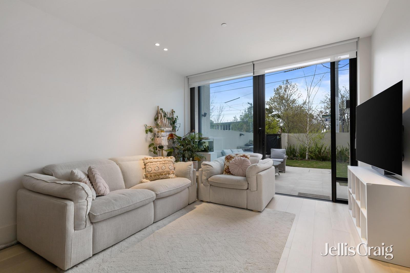 G2/487 Whitehorse Road, Balwyn image 4