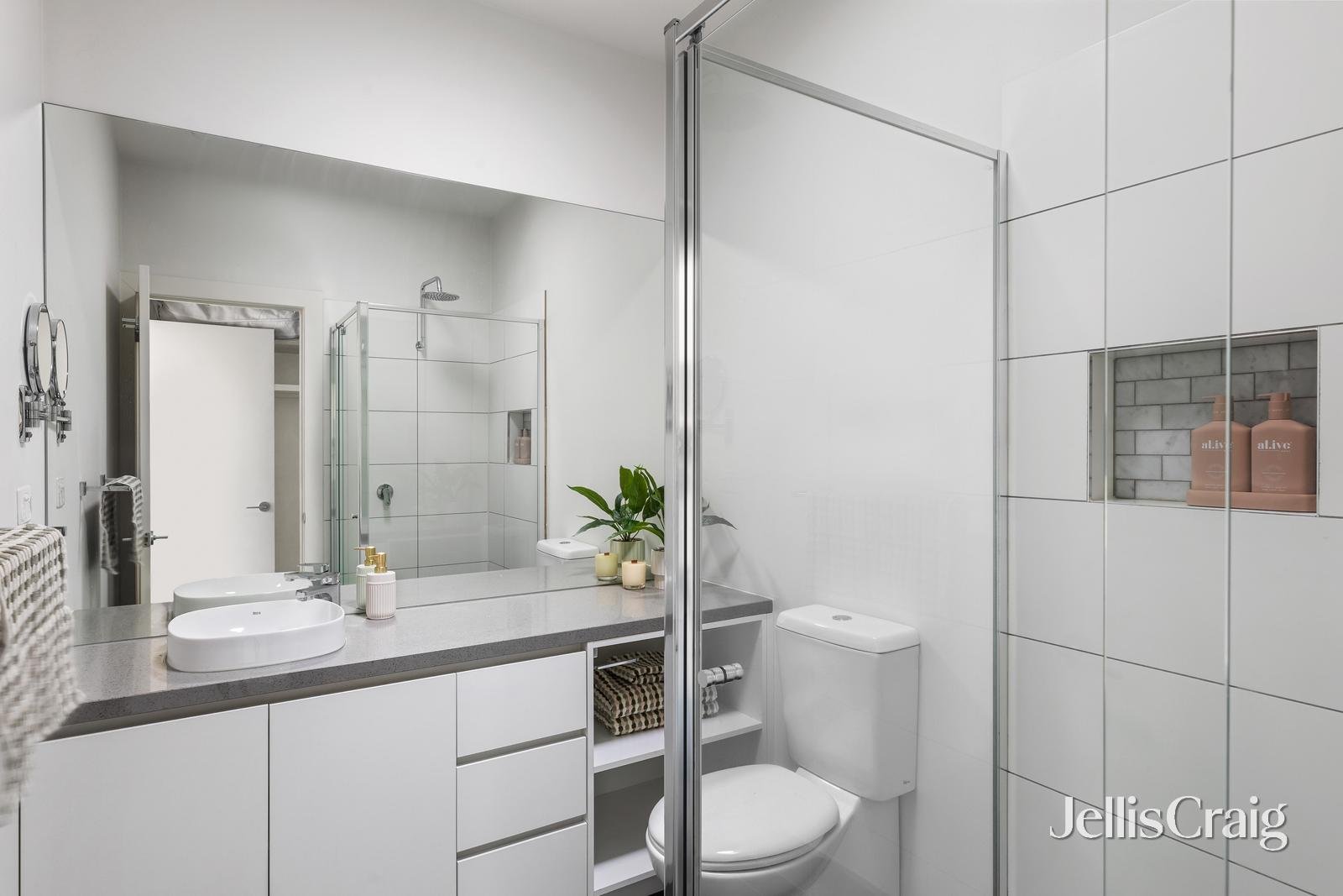 House 2/60 Medbury Avenue, Greensborough image 9