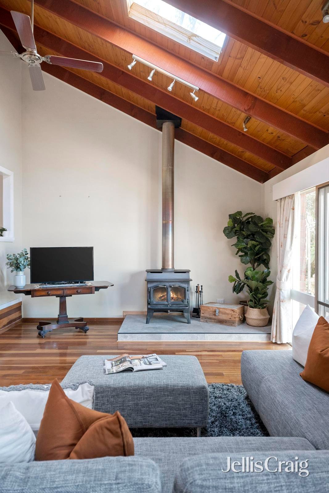 13 Greenwood Lane, Mooroolbark image 4