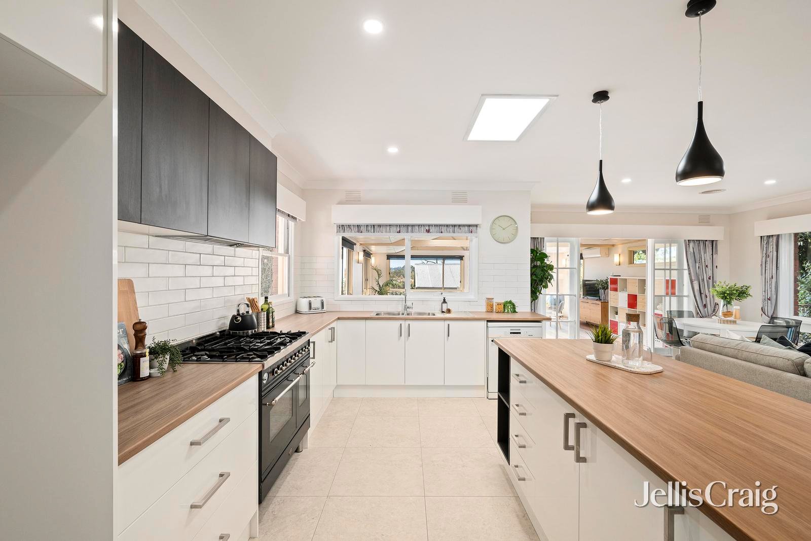 13 Greenwood Lane, Mooroolbark image 7