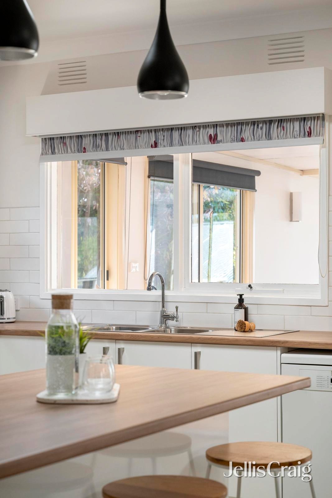 13 Greenwood Lane, Mooroolbark image 8