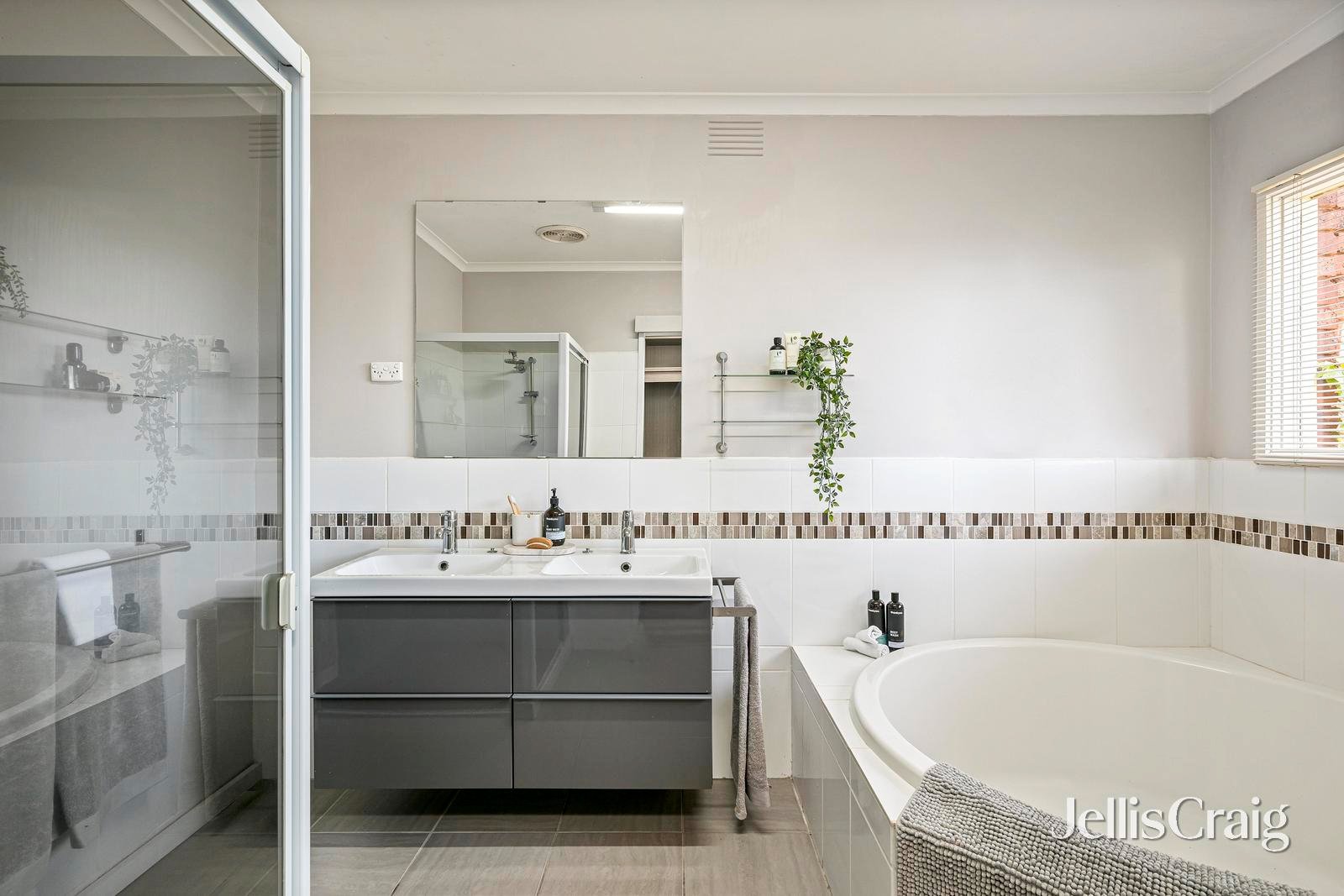 13 Greenwood Lane, Mooroolbark image 14