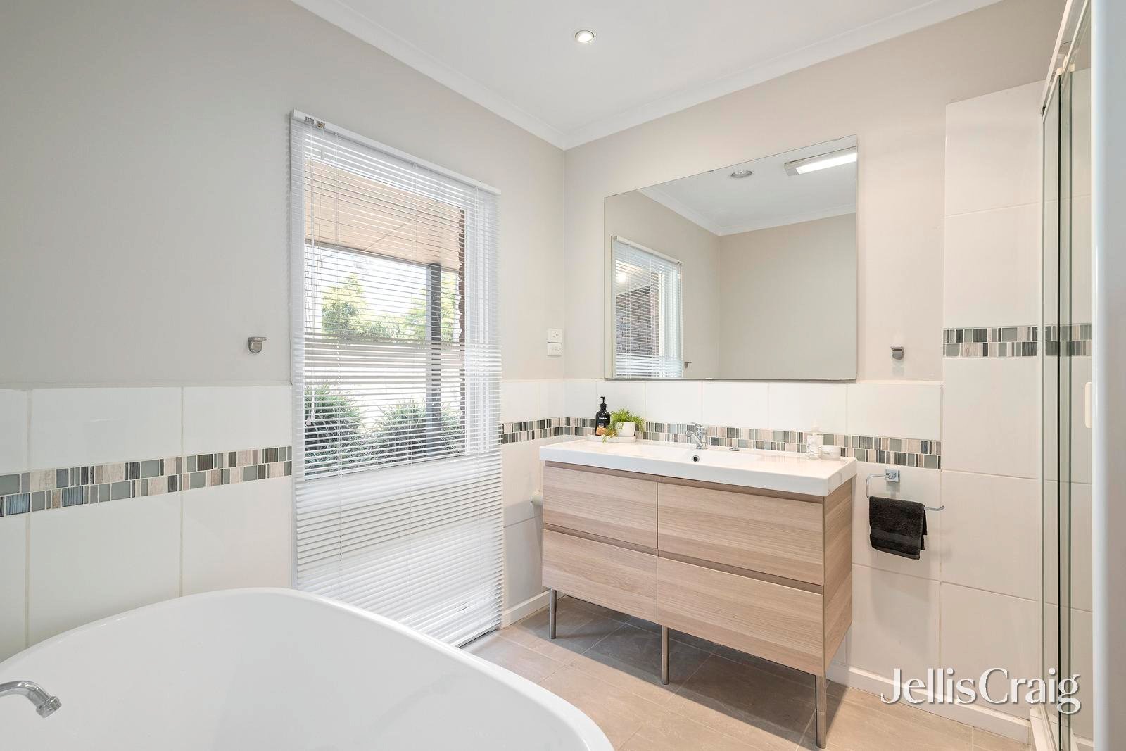 13 Greenwood Lane, Mooroolbark image 17