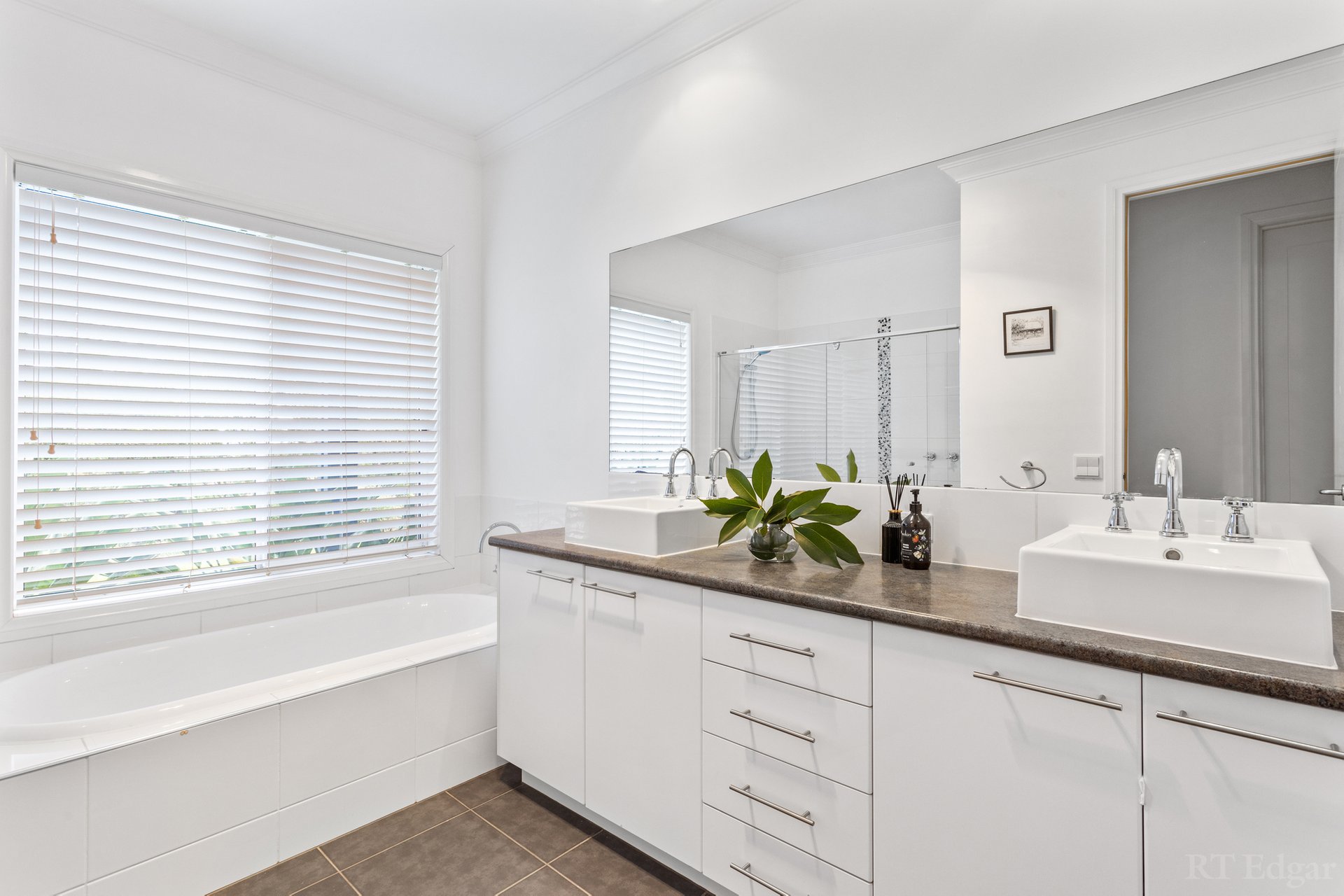 Property Gallery Thumbnail 8