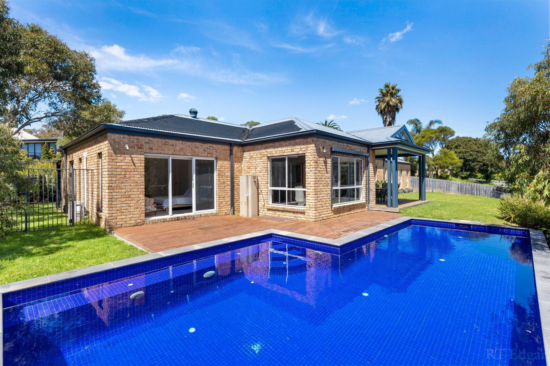 Property Gallery Thumbnail 9