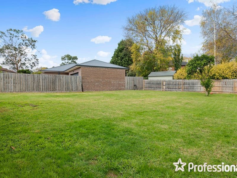 82 Blackburn Road, Mooroolbark image 2