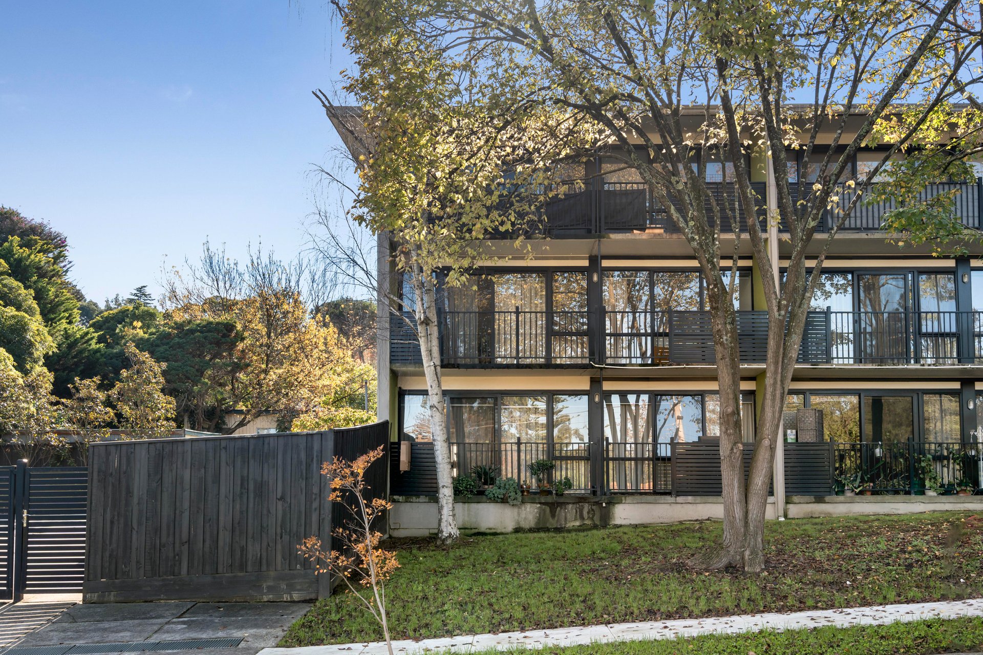 53 Kent Avenue, Croydon image 1