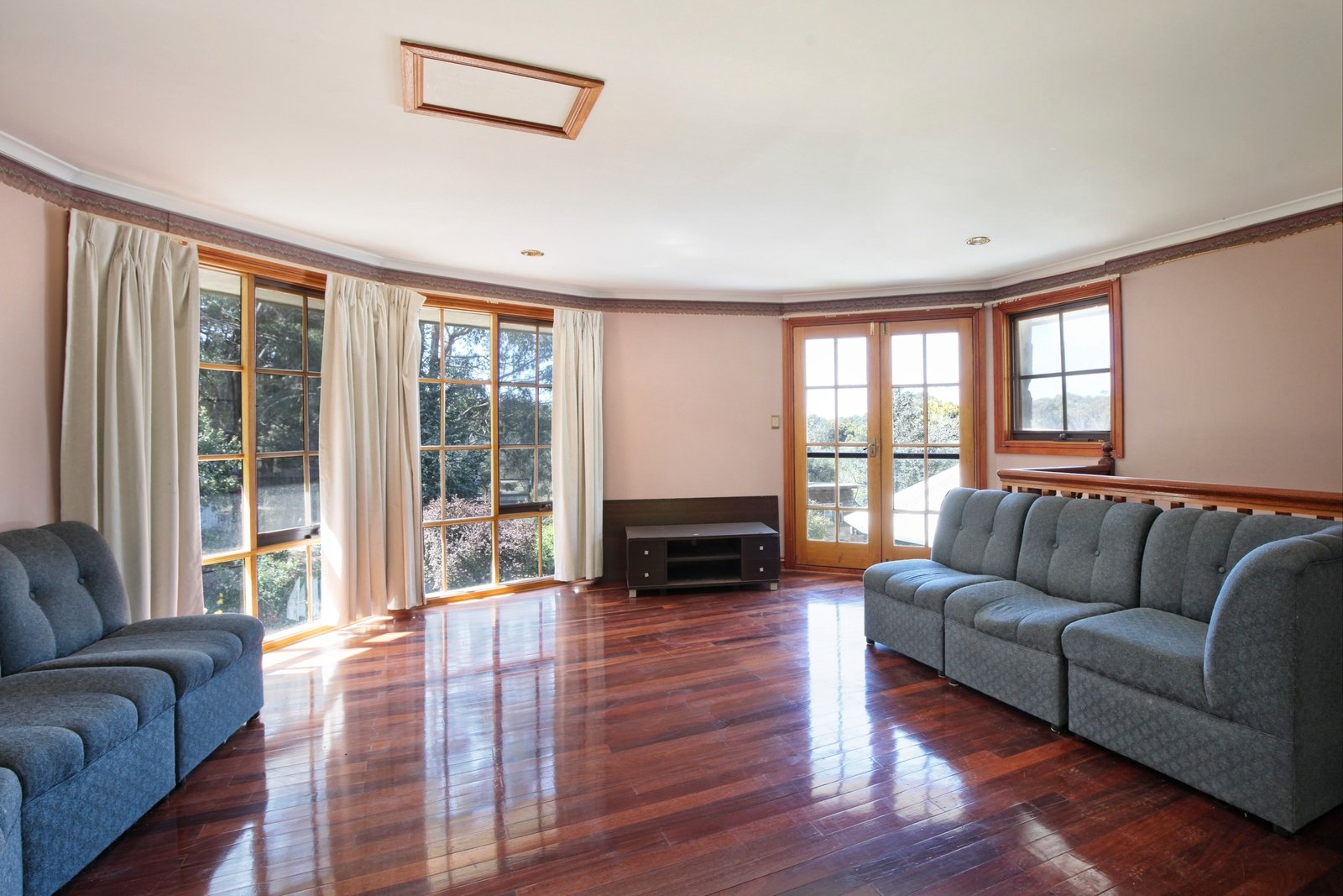 Property Gallery Thumbnail 9
