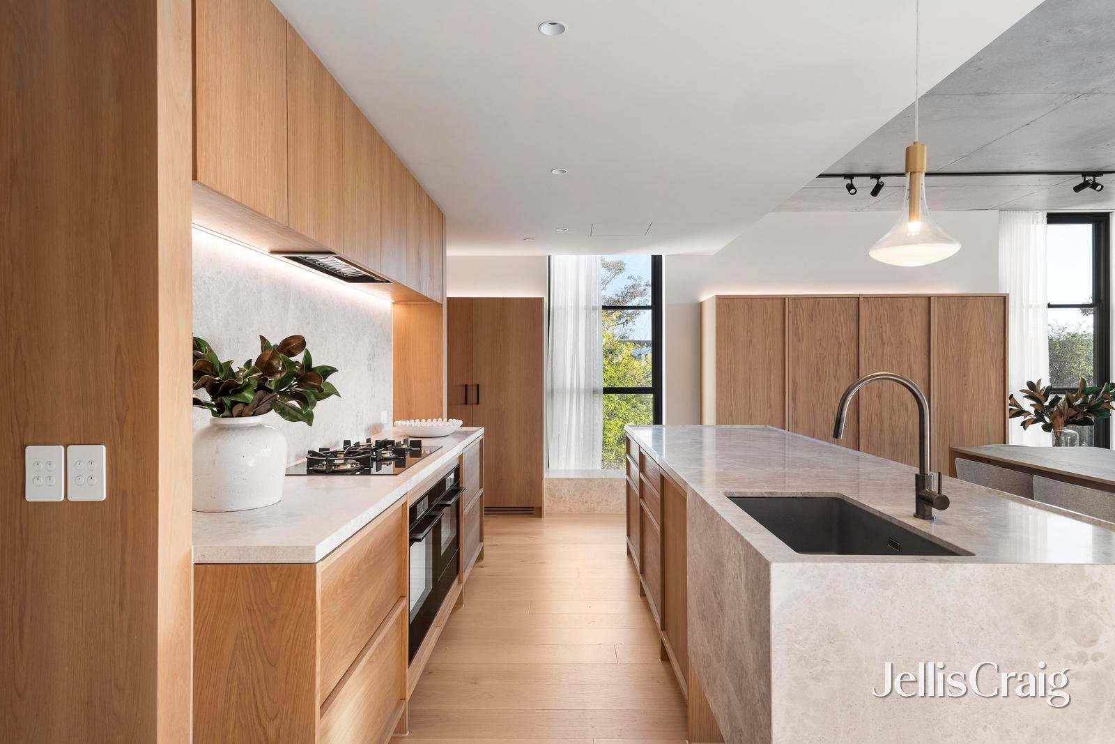 Penthouse 201/65 McIlwrick Street, Prahran image 3