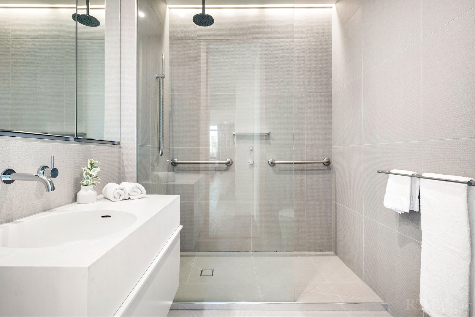 Property Gallery Thumbnail 13