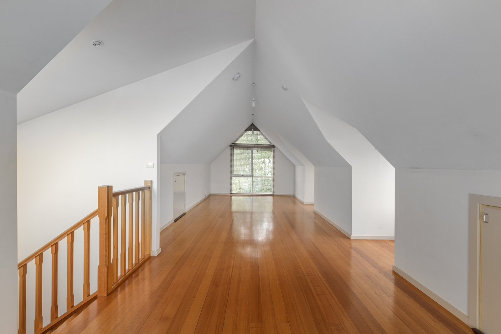 Rear/98 Wellington Street, Kew image 2