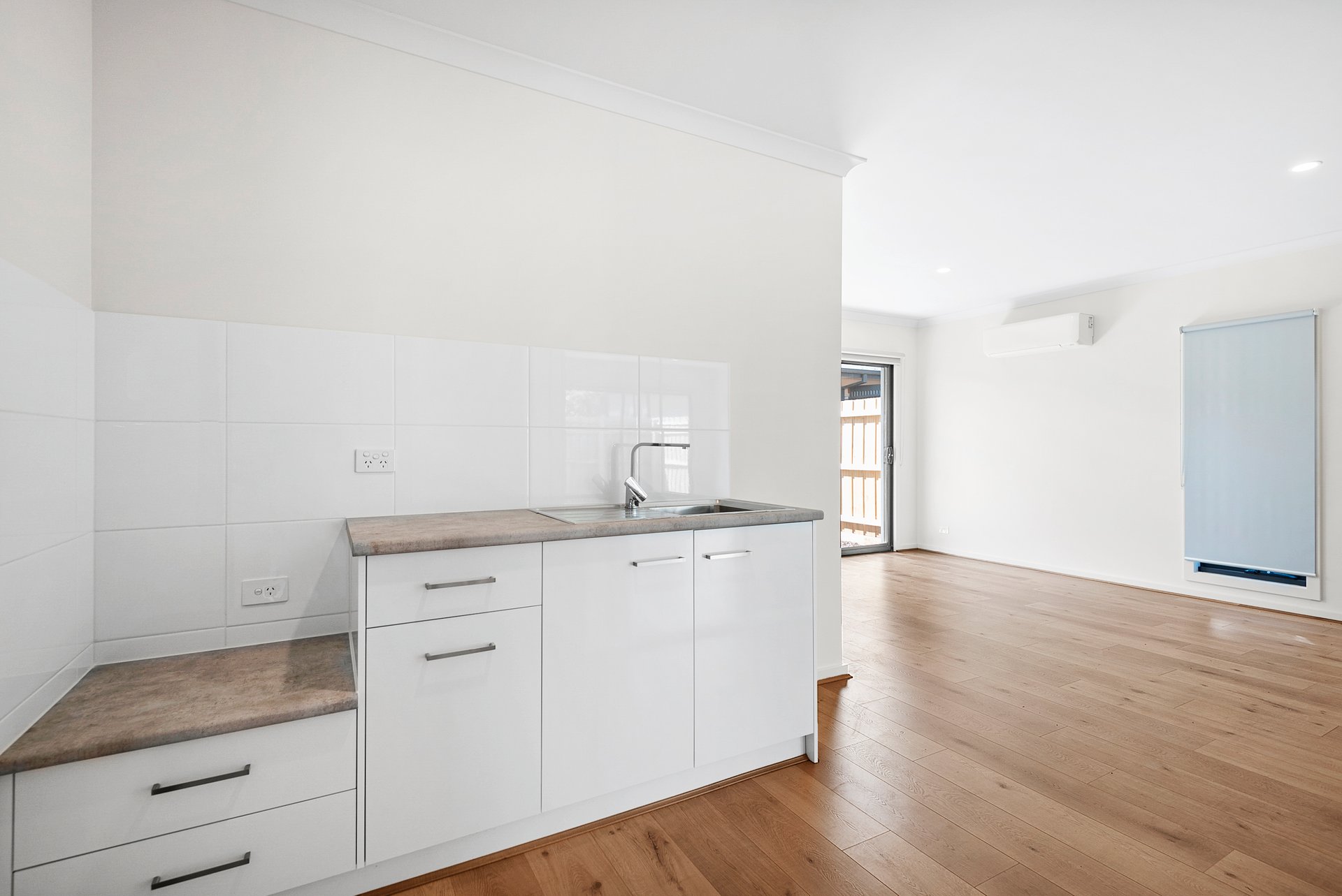Room 1 / 23 Blackwood Parade HEIDELBERG WEST