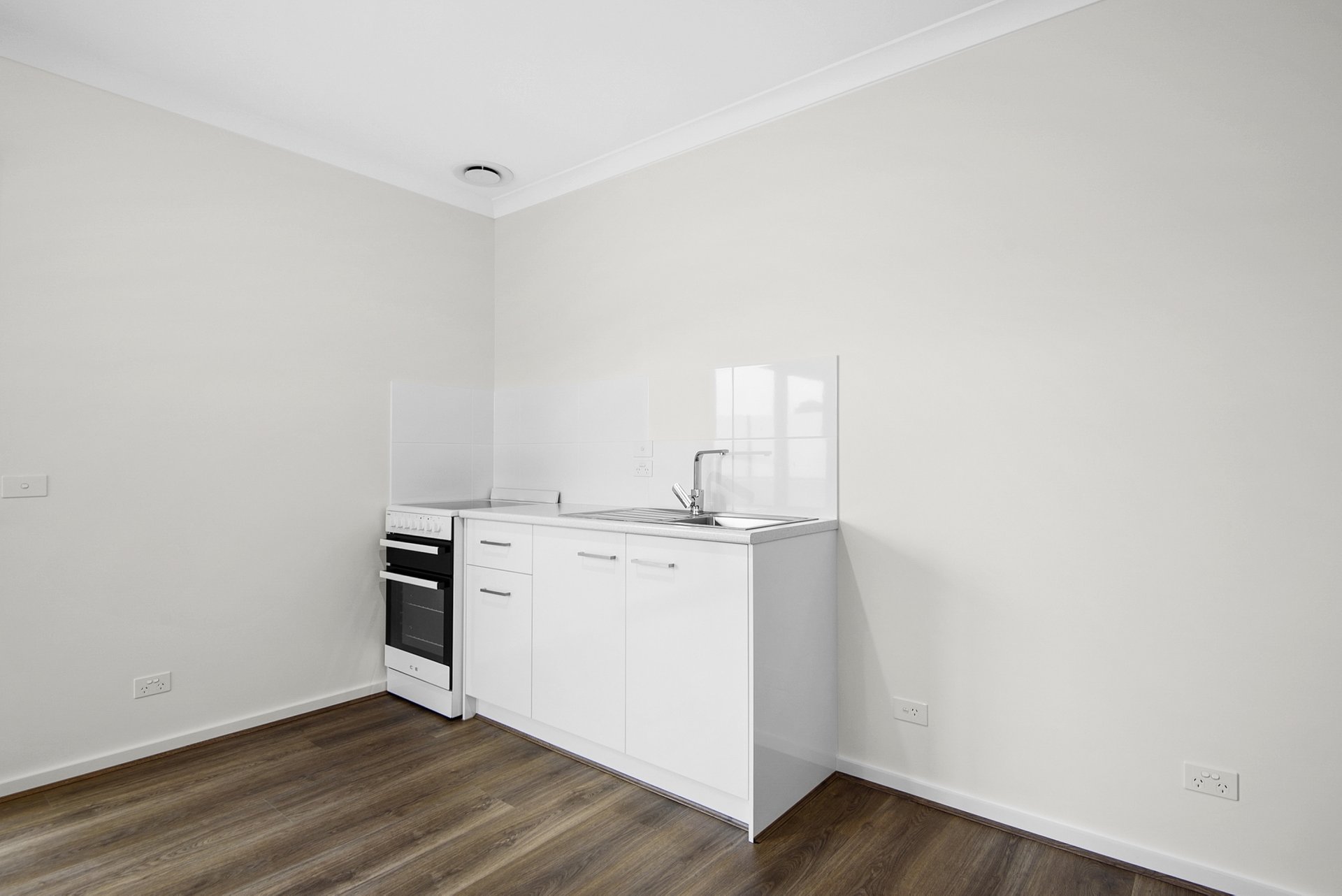 Room 17 / 72B Williams Street Frankston