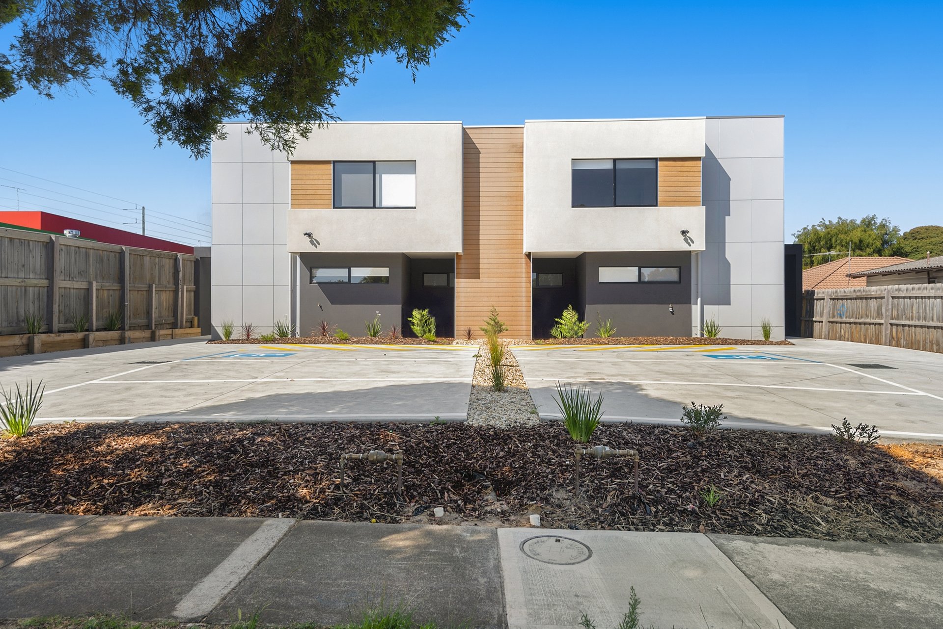 2 / 10 Government Road FRANKSTON