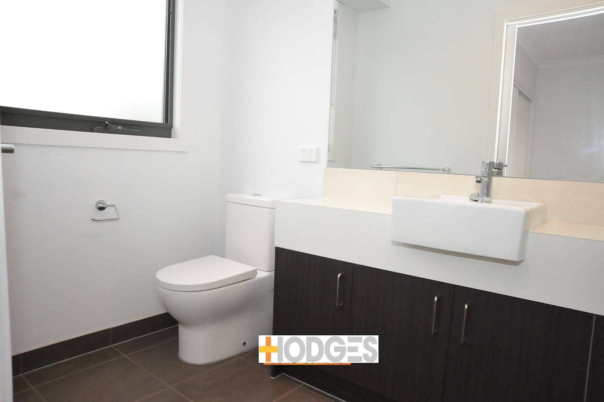 Room 5 / 2/11 Franklin Court FRANKSTON