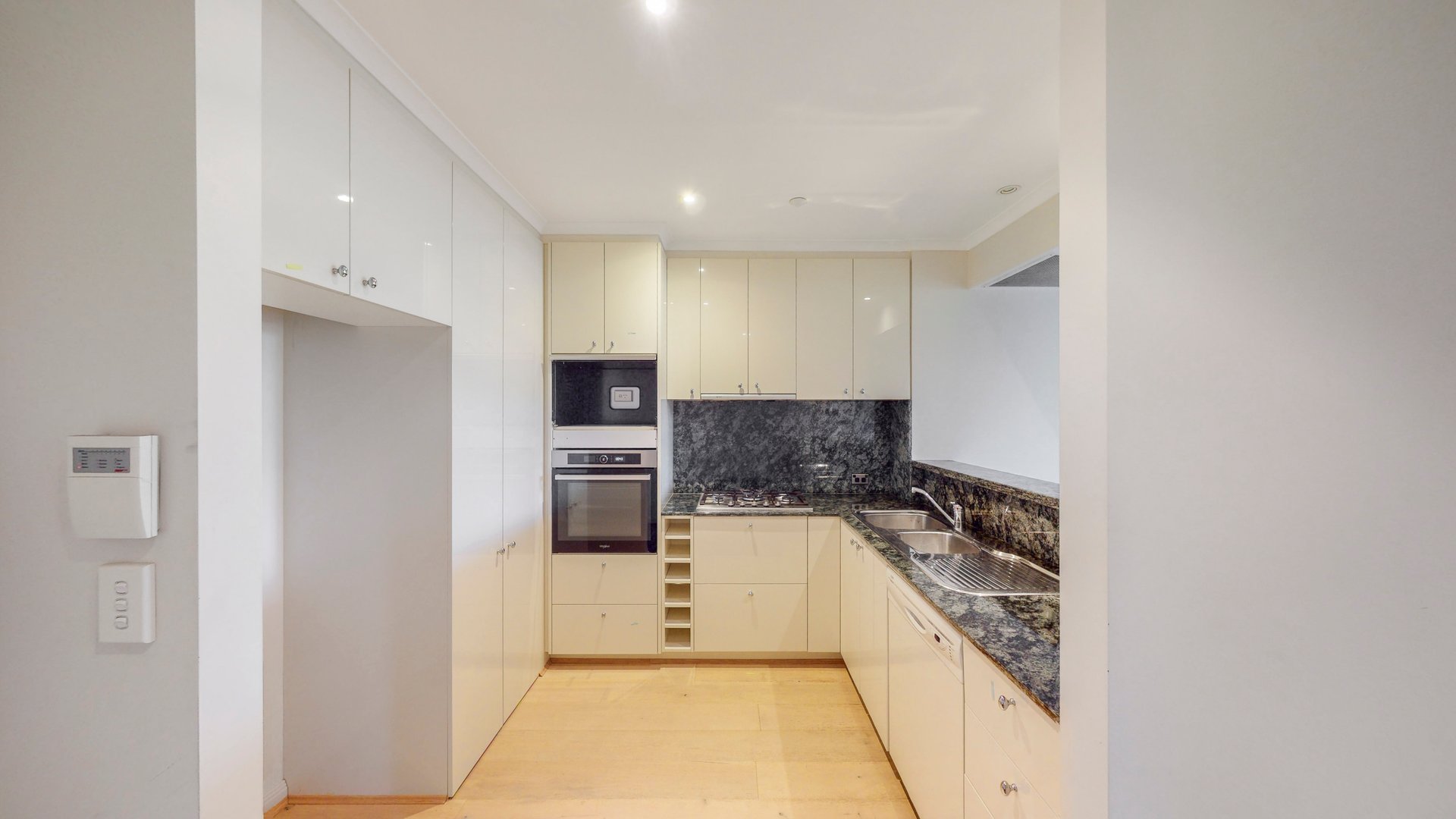 T03/127 Beach Street, Port&nbsp;Melbourne image 2