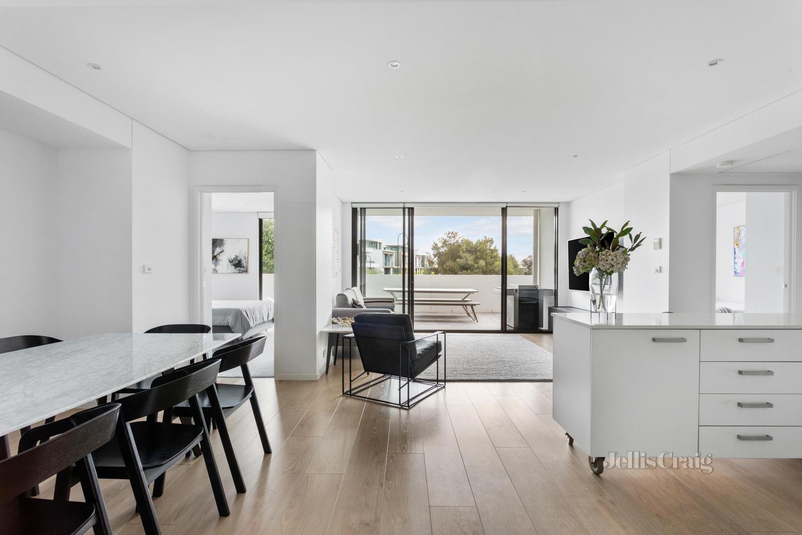 T03/159 Beach Street, Port Melbourne image 3