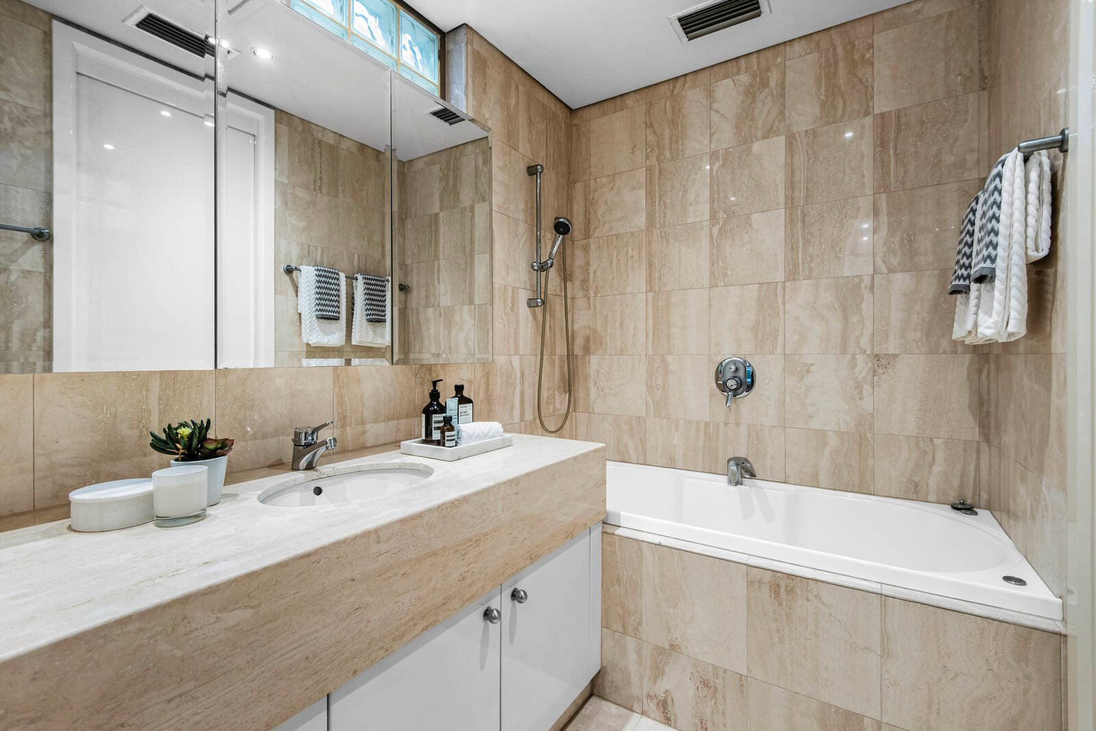 Property Gallery Thumbnail 6
