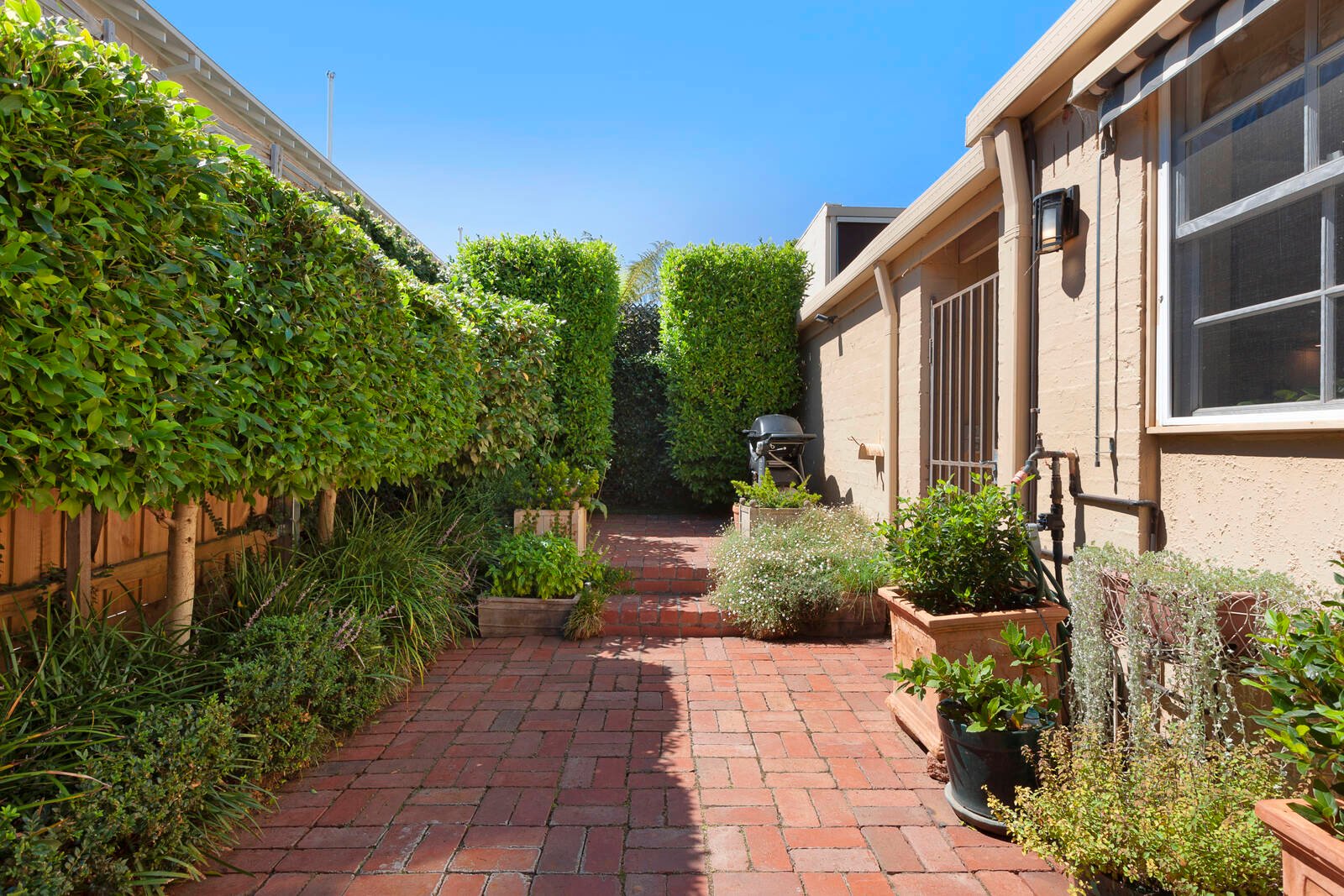Property Gallery Thumbnail 9