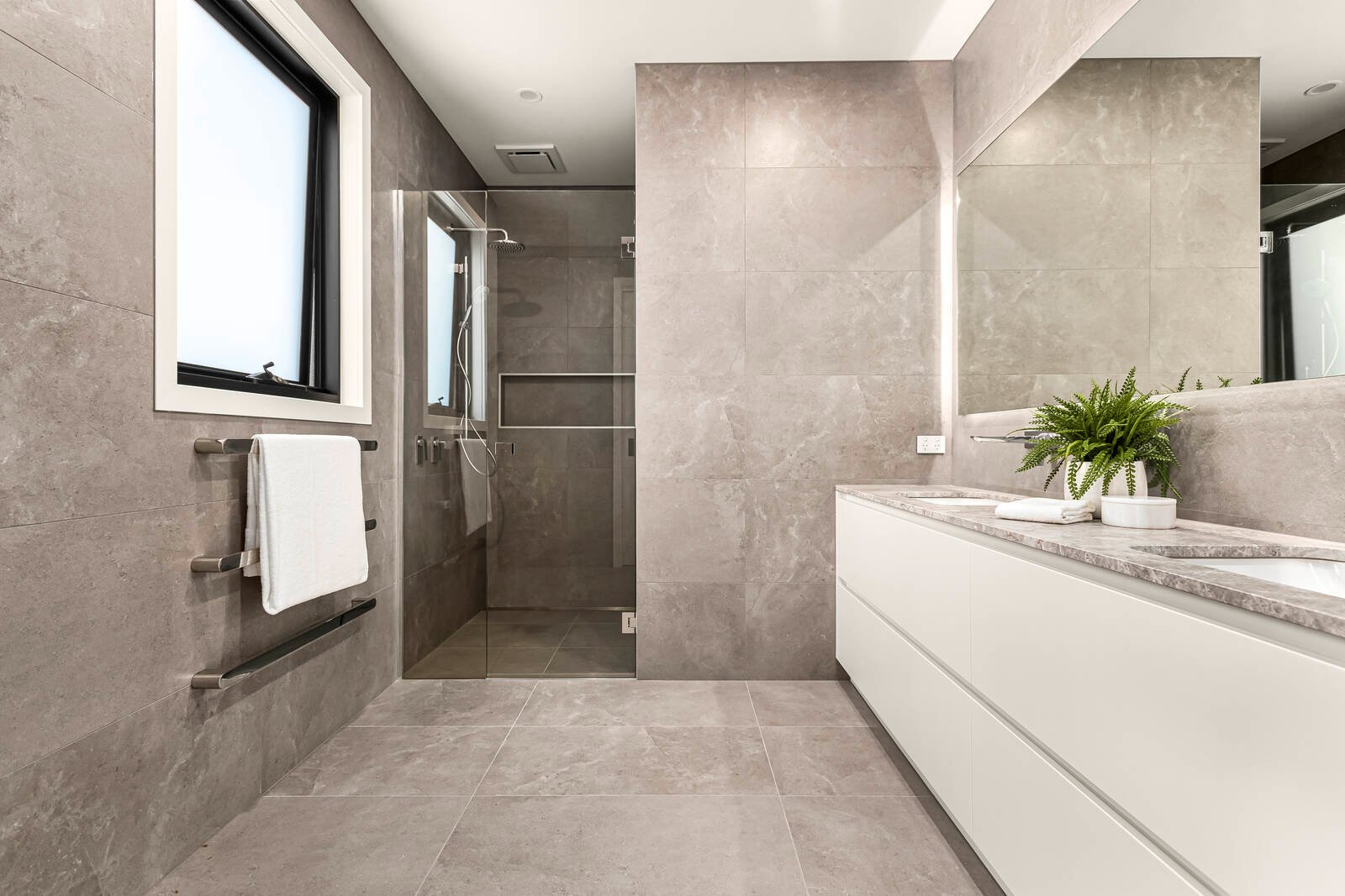 Property Gallery Thumbnail 11
