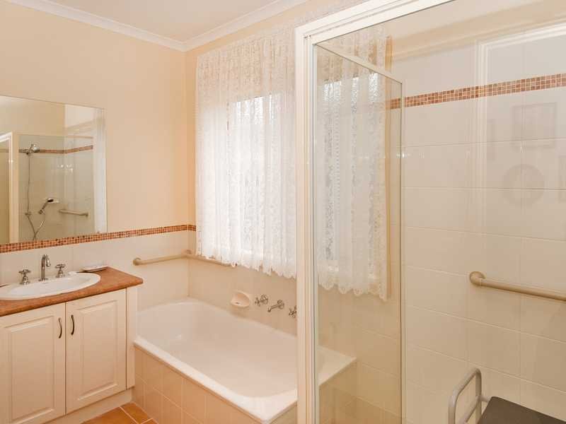 Unit 1,17 Griffen Street, Hamlyn Heights image 4