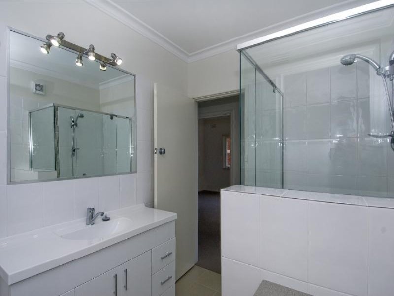Unit 1,17A The Esplanade, Geelong image 3
