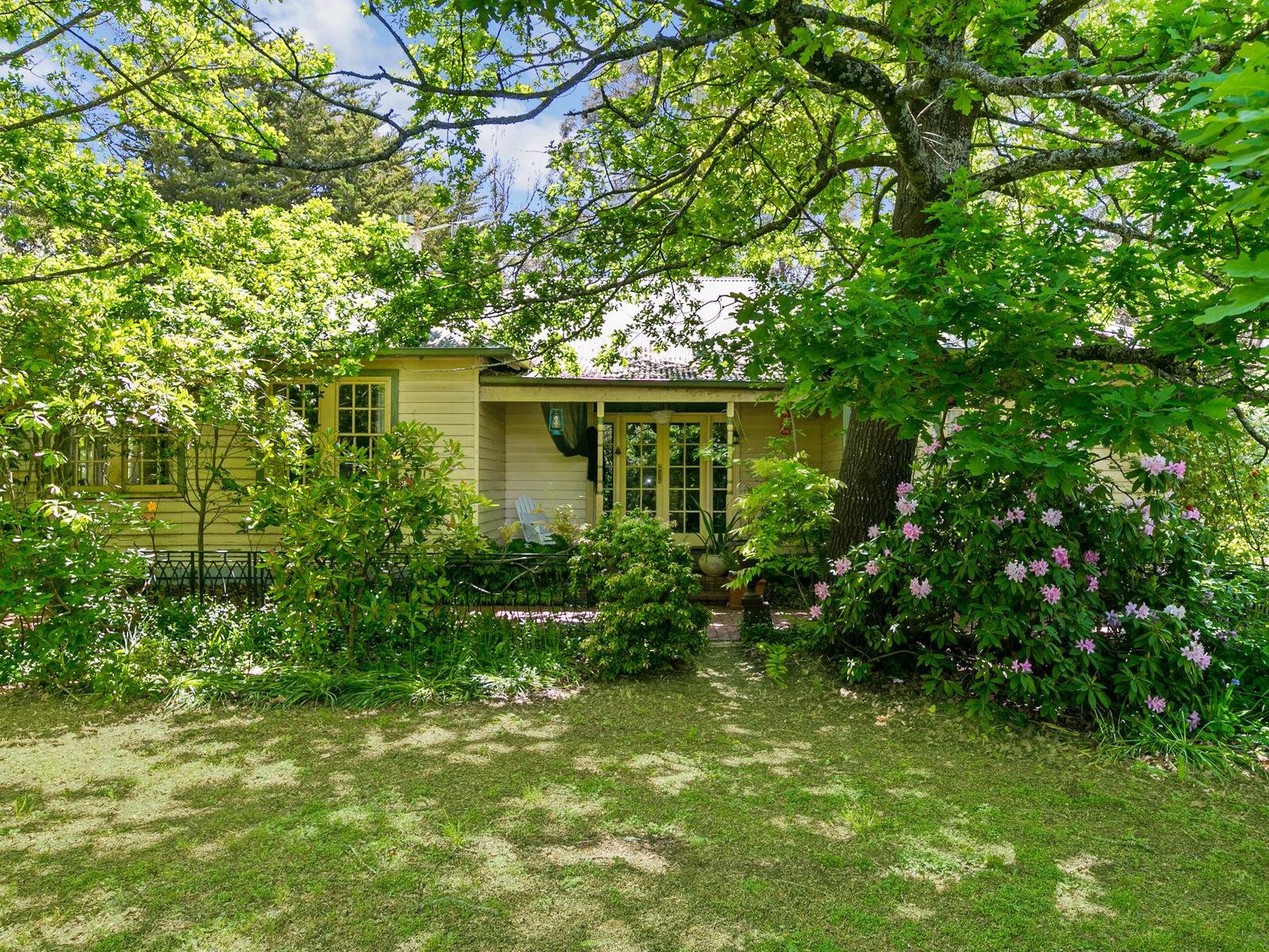 Wildwood, 2 Morris Road, Woodend
- Print Image 1