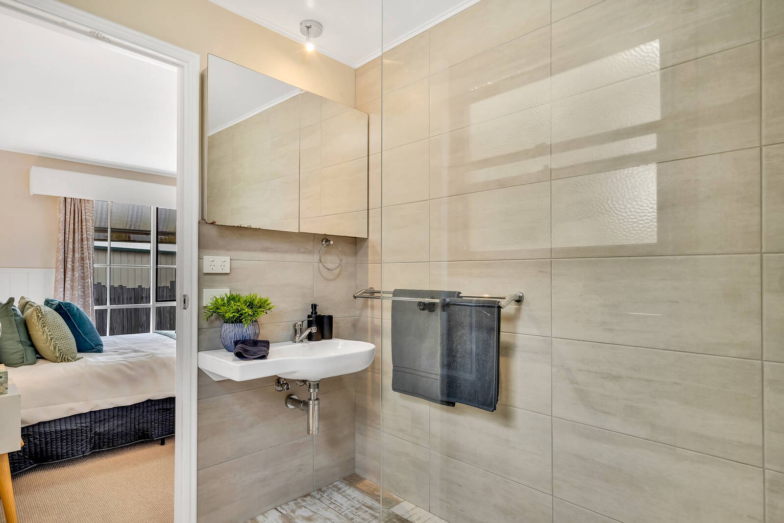 Property Gallery Thumbnail 13