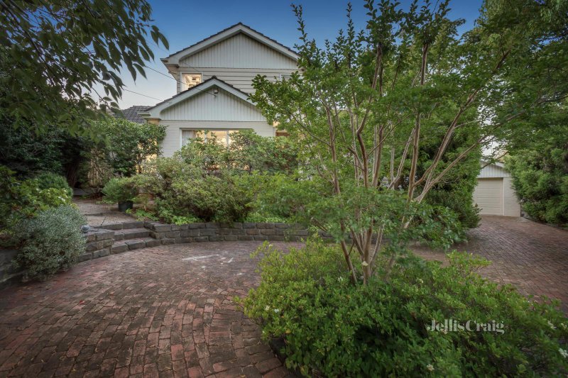 1 Doynton Parade, Mount Waverley, VIC 3149 House for Sale