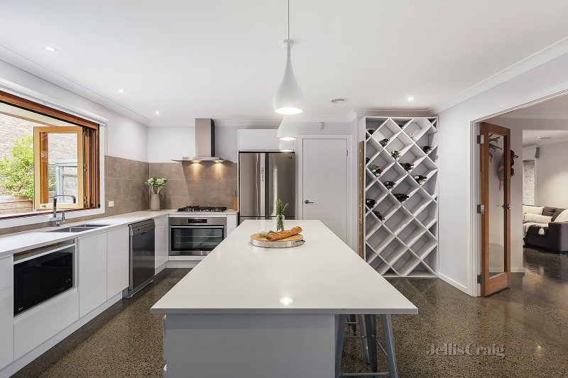 1 Kelbow Close, St Helena, VIC 3088 House for Sale