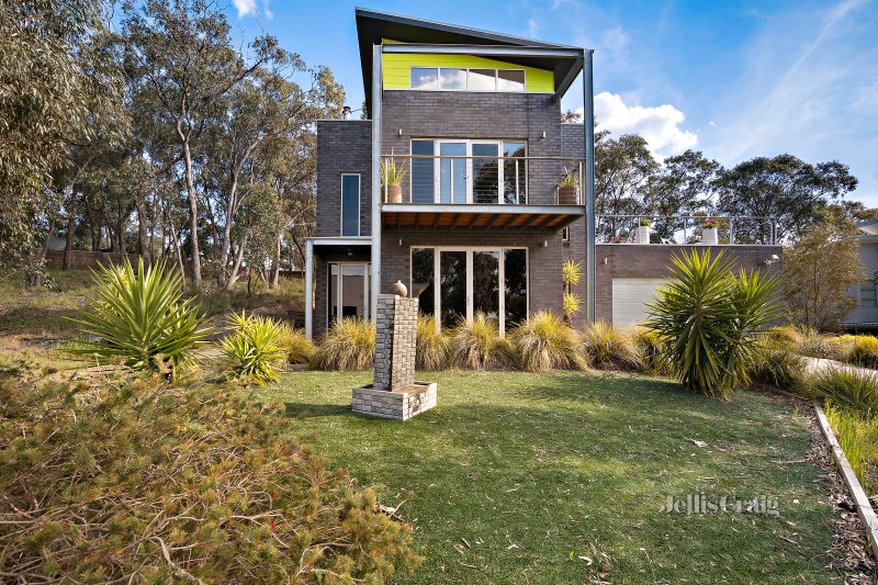 10 Club House Close