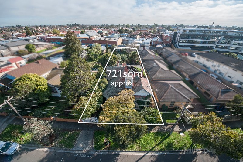 10 Irvine Crescent