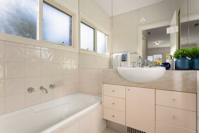 10 Milan Street, Doncaster East 10 Milan Street, Doncaster East