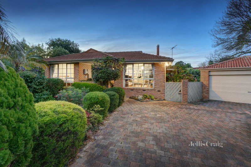 10 Oakbank Court, Mooroolbark, VIC 3138 House for Sale