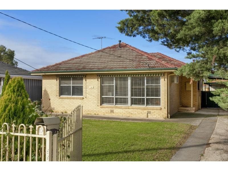 10 Robertson Crescent, Laverton, VIC 3028 House for Sale