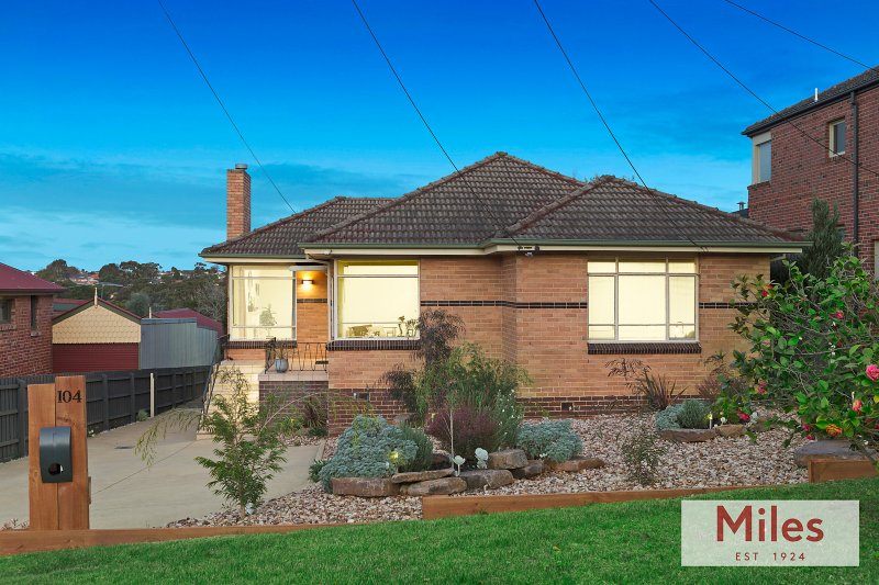 104 Grandview Grove, Rosanna 4 bed, 2 bath House for Sale