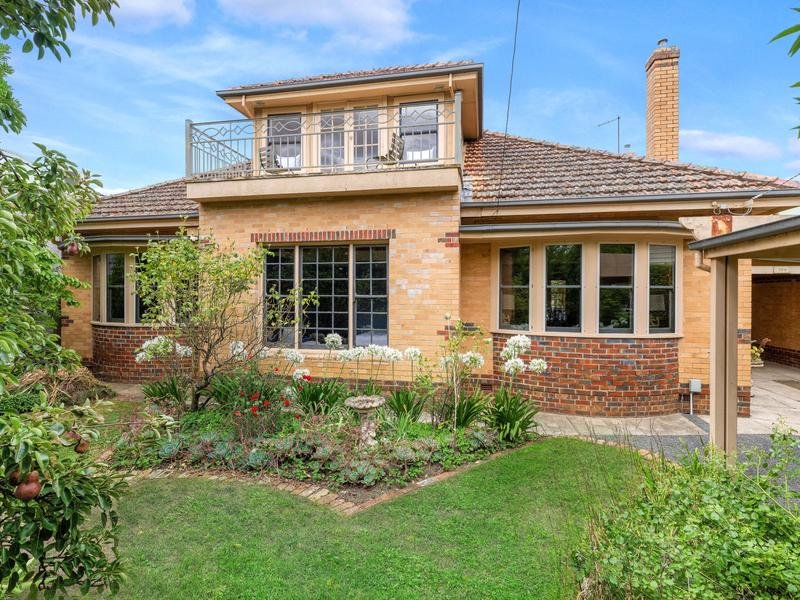 109 Lyons Street South