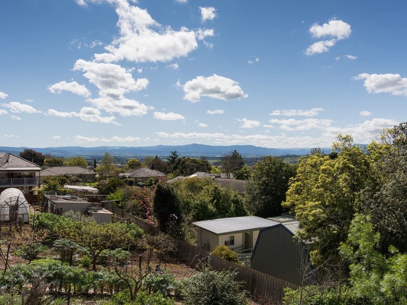 11 Victoria Road, Chirnside Park, VIC 3116 House for Sale