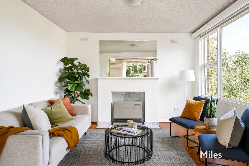 1/18 Carmichael Street, Ivanhoe East 2 bed, 1 bath Apartment for…