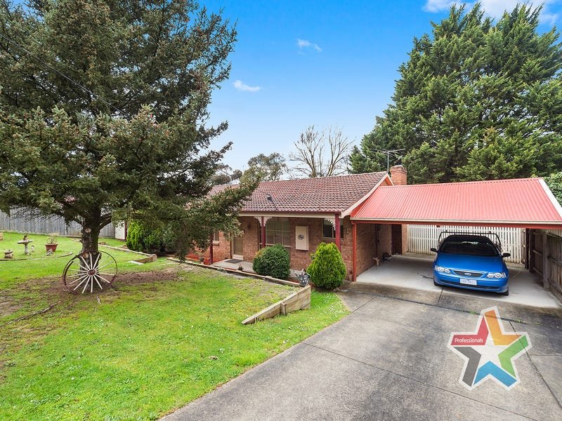 12 Penola Drive, Seville, VIC 3139 House for Sale