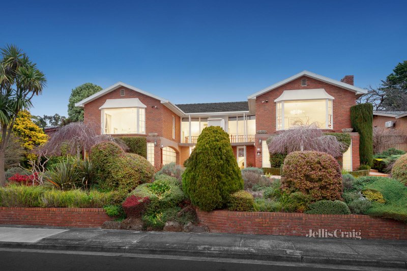12 Stirling Crescent, Glen Waverley, VIC 3150 House for Sale