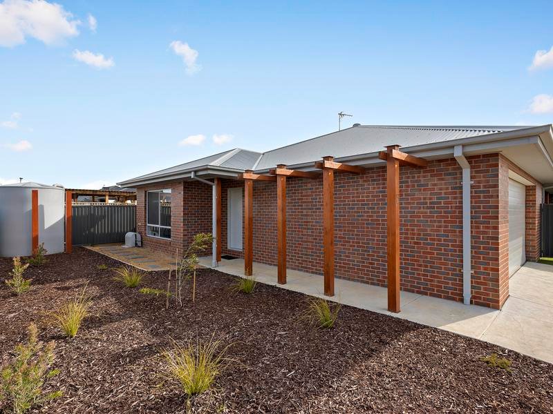 13 Cinnamon Drive, Lake Gardens, VIC 3355 House for Sale