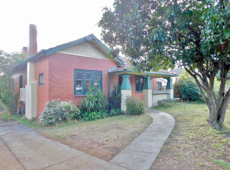 1/353 Upper Heidelberg Road, Ivanhoe 5 bed, 1 bath House for Lease