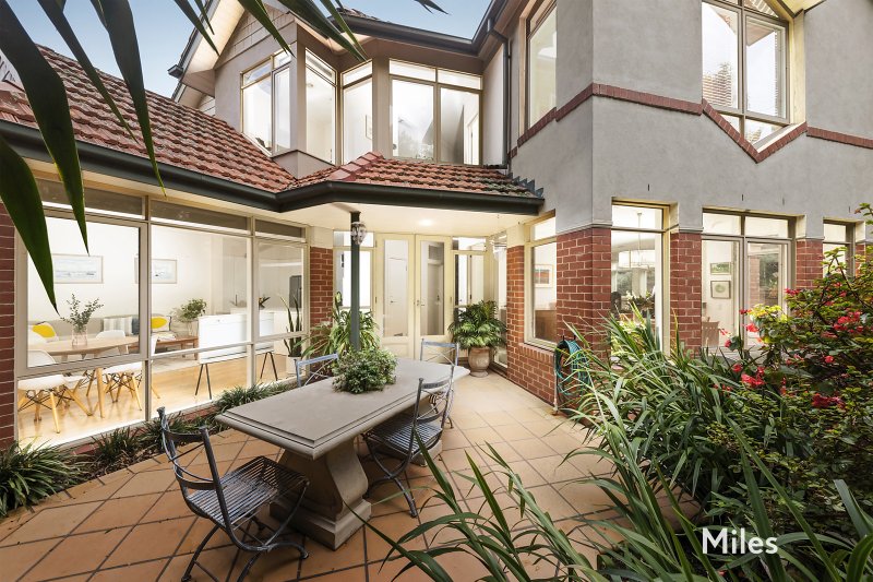 1/38 Studley Road, Ivanhoe 4 bed, 2 bath Townhouse for Sale