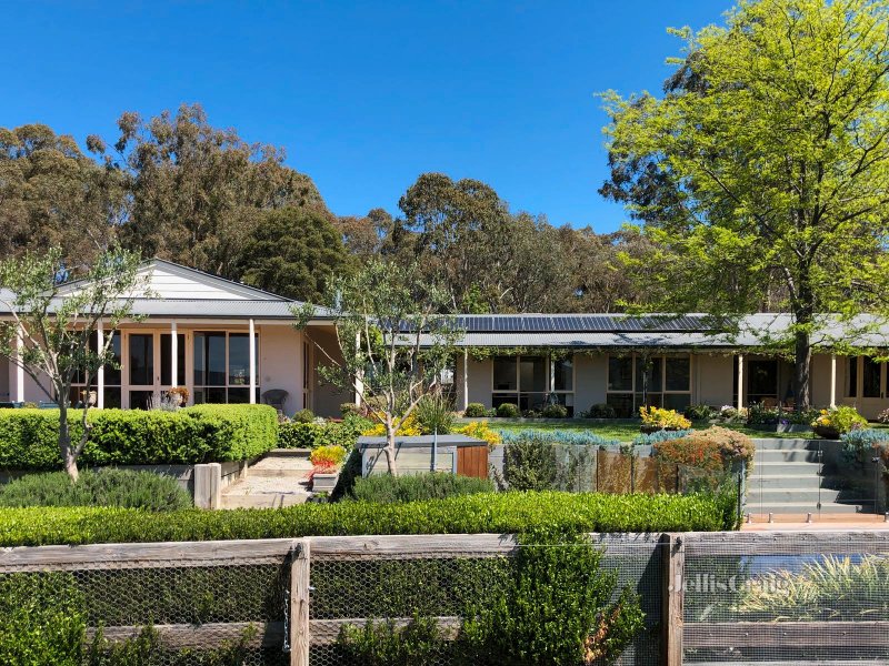15 Brennans Road West