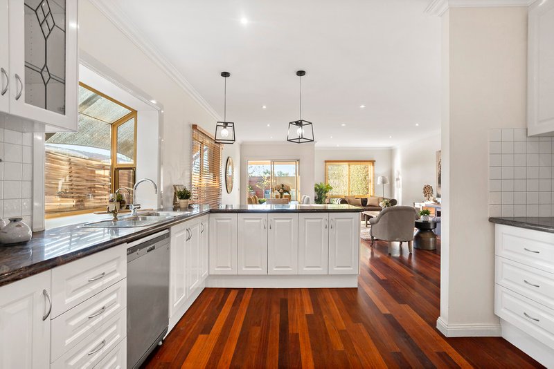 15 Innisfallen Avenue, Templestowe 15 Innisfallen Avenue, Templestowe